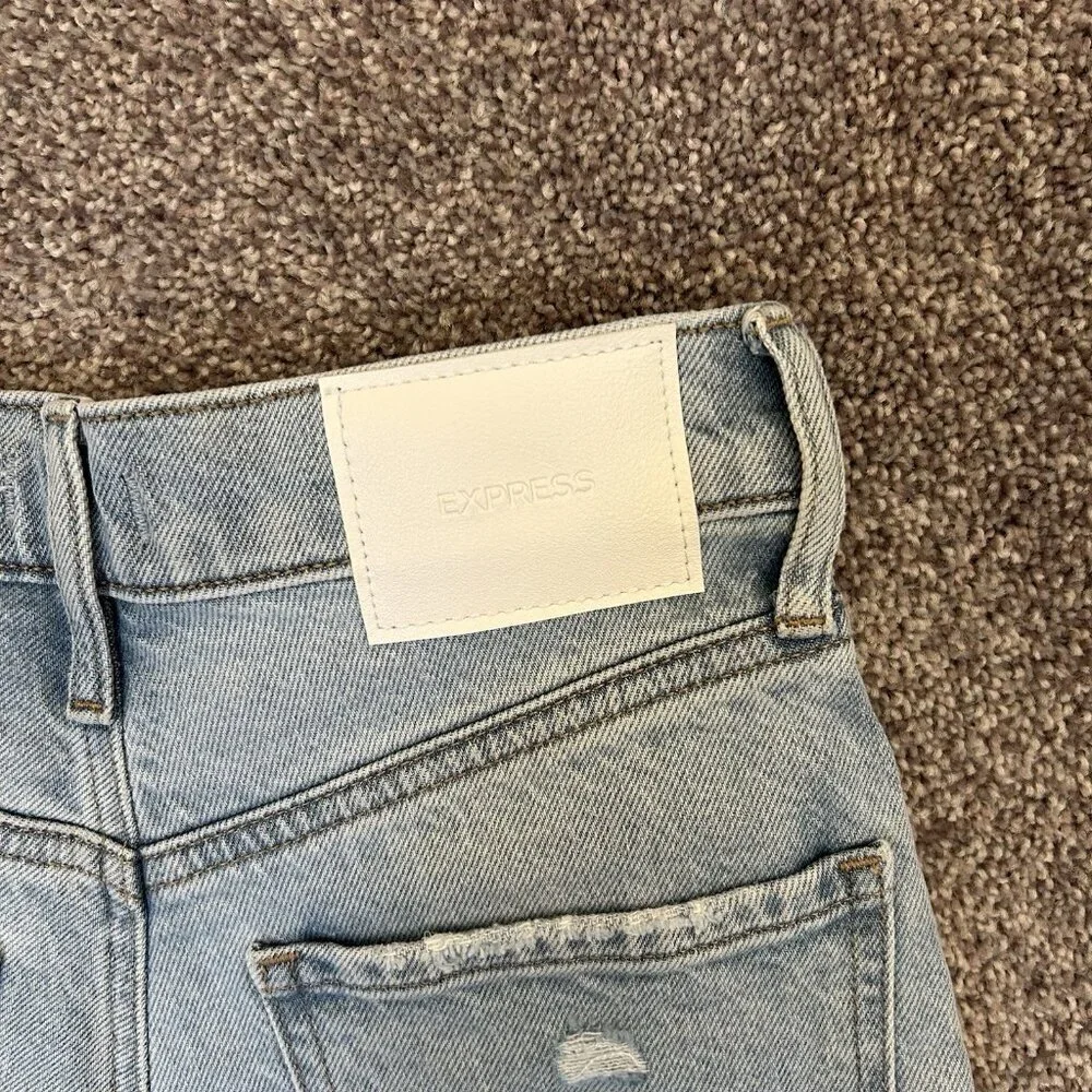 Express Women's Super High Waisted Jean Shorts Size 0 Light Wash Raw Hem NWT $68